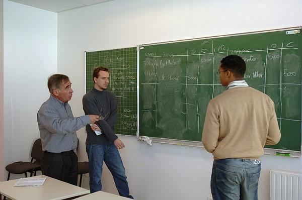 Cours de l'ICSV Auditeurs de l'ICSV en cours avec M. Mevellec
